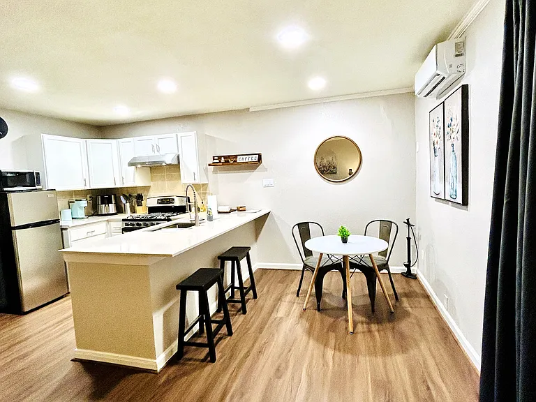 1712 W Main St #5 — Photo 3