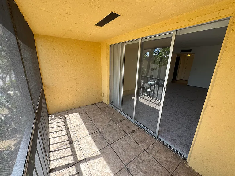450 NW 20th St — Photo 12