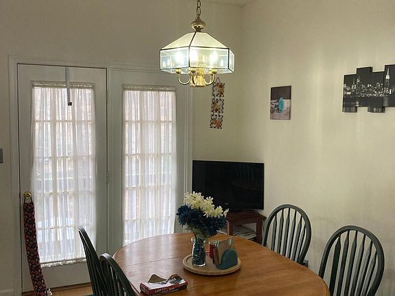 5th image of 16128 Taconic Cir