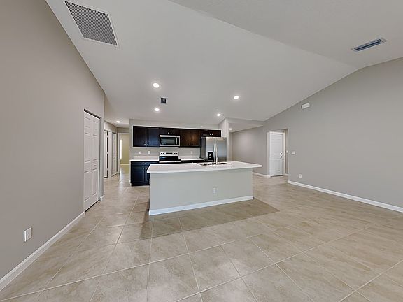 4th image of 1910 SW Dreyfuss Blvd
