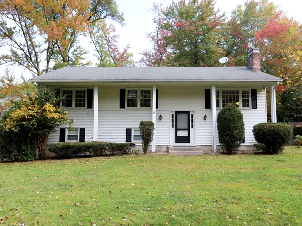 25 Burnwood Drive, Bloomfield, CT 06002
