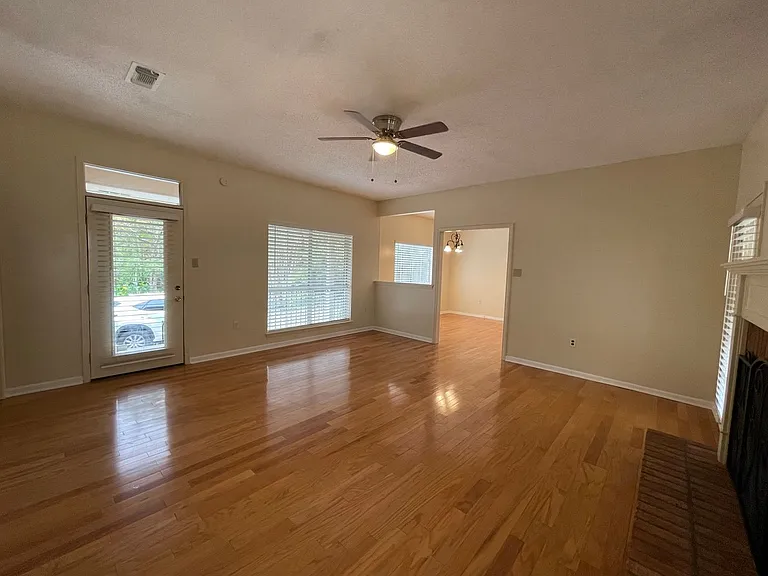 4274 Stumberg Ln — Photo 5