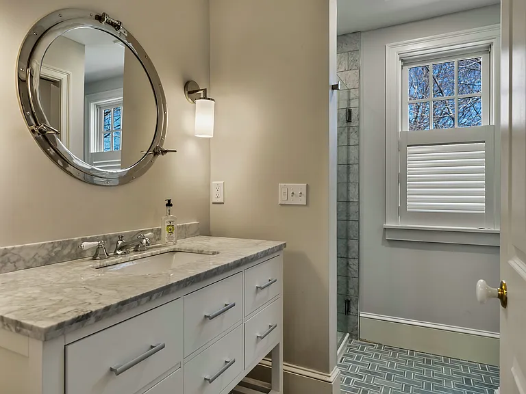 876 Shore Rd — Photo 34