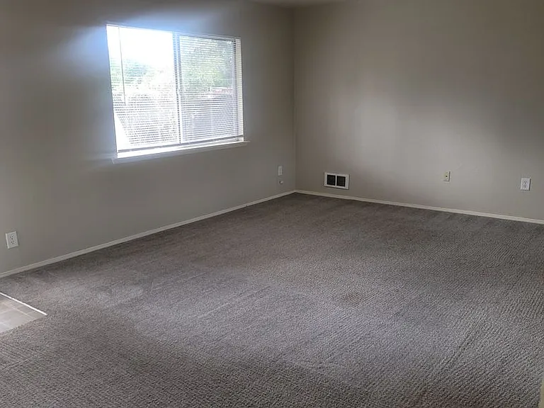 11005 Yakima Ave S — Photo 3