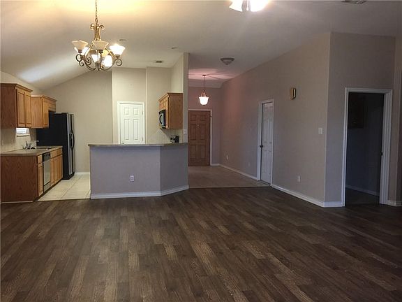 5th image of 1202 Meadowbrook Dr