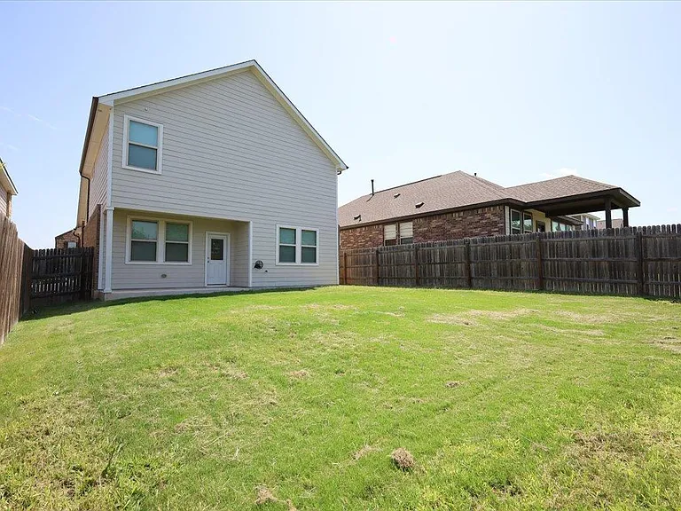 7403 Albany Dr — Photo 26