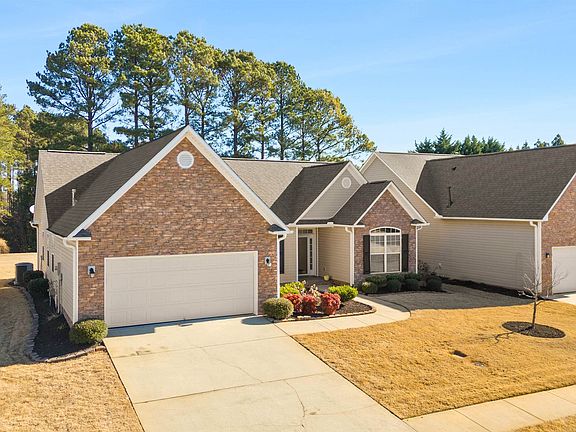 2nd image of 6 Wild Thorn Ln