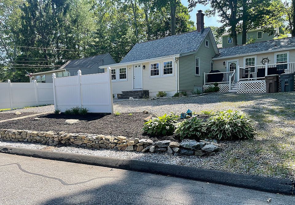 1st image of 42 Spring Glen Rd