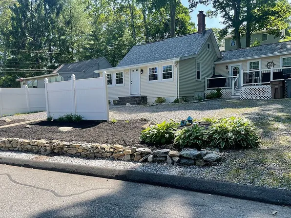 42 Spring Glen Rd, Niantic, CT 06357