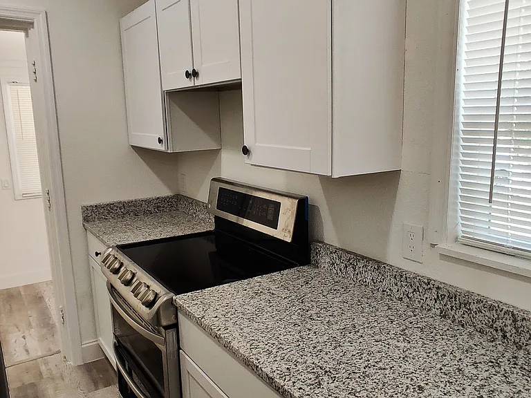 5500 Balboa Dr — Photo 7