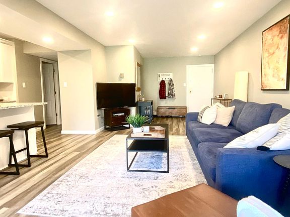 3rd image of 9804 Kingsbridge Dr APT 2