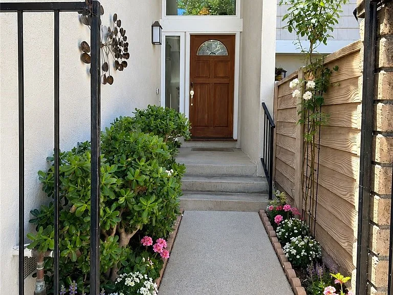 13 Ashbrook — Photo 2