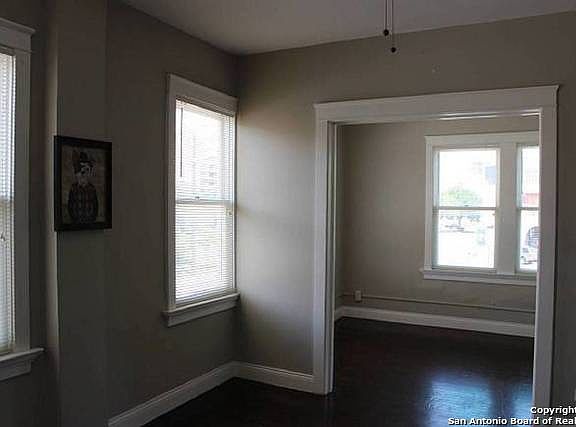 3rd image of 628 S Saint Marys St