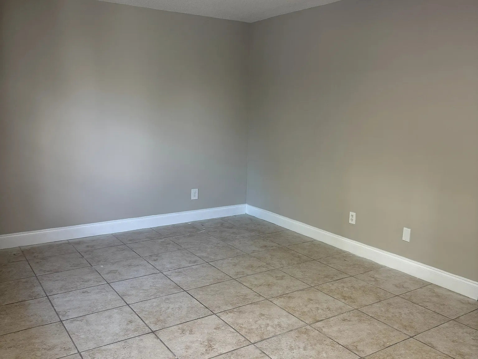 2421 Granada Ave — Photo 2