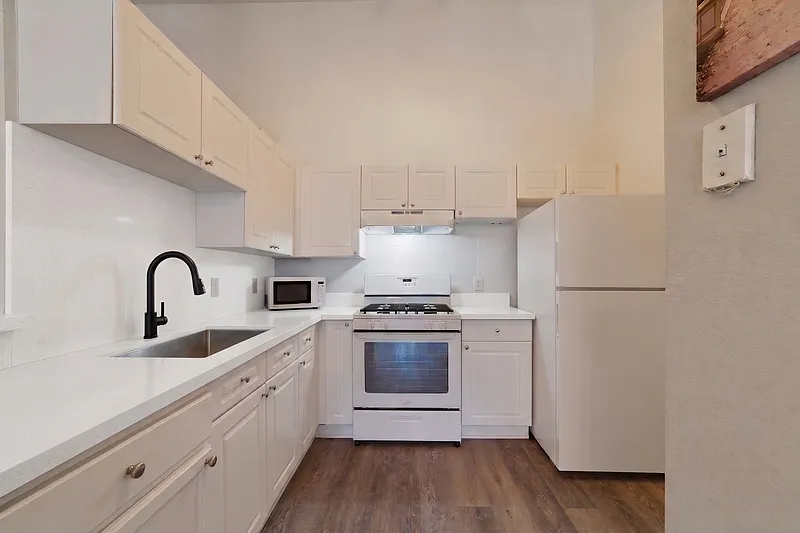 2 bed, 2.0 bath, 1212 sqft, $1,650 — Photo 2