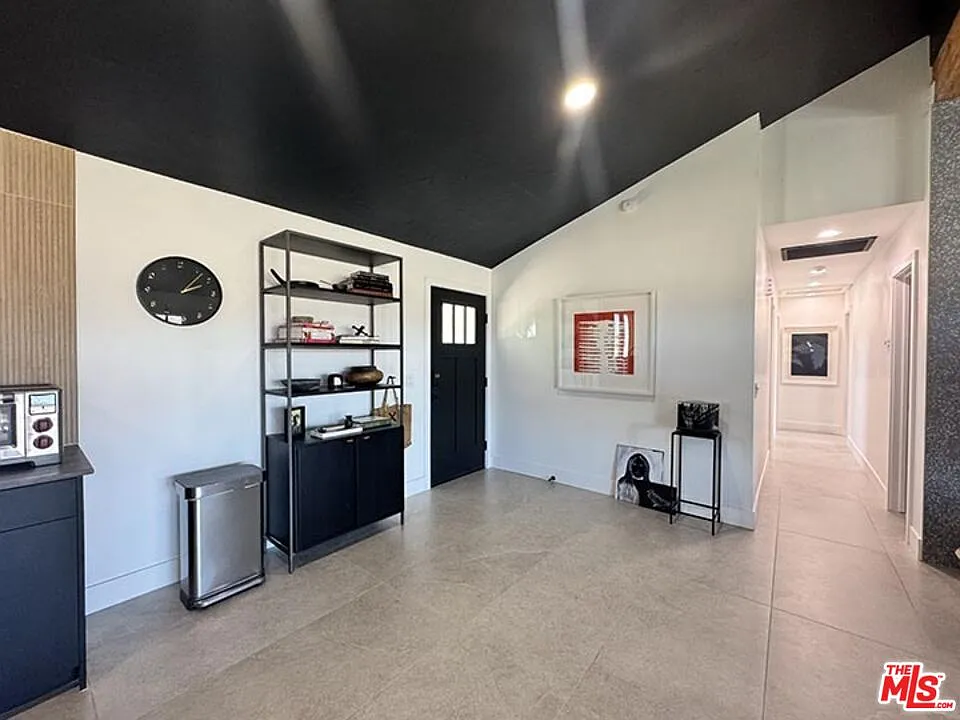 3 bed, 2.0 bath, 1228 sqft, $3,750 — Photo 2