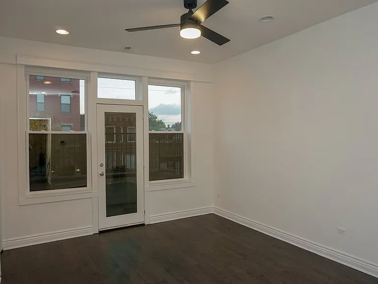 3245 W Division St — Photo 2