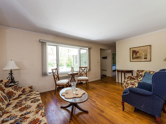 2nd image of 223 W 22nd St