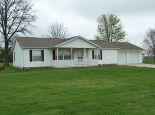 5154 E Ebenezer Ln, Olney, IL 62450