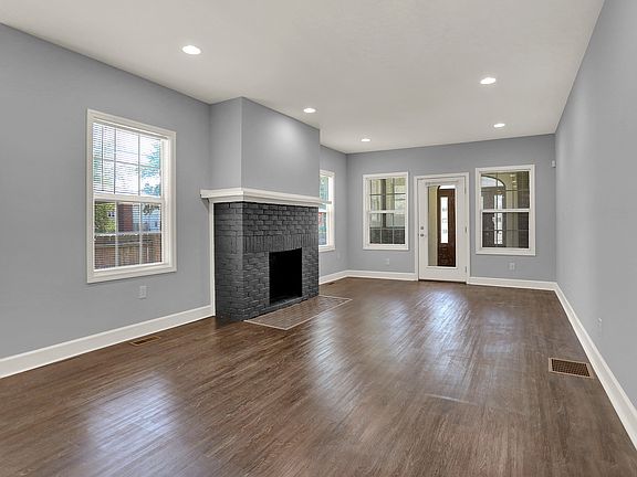 3rd image of 320 W 29th St