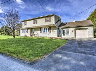 8 Cherry Hill Rd, Ronks, PA 17572