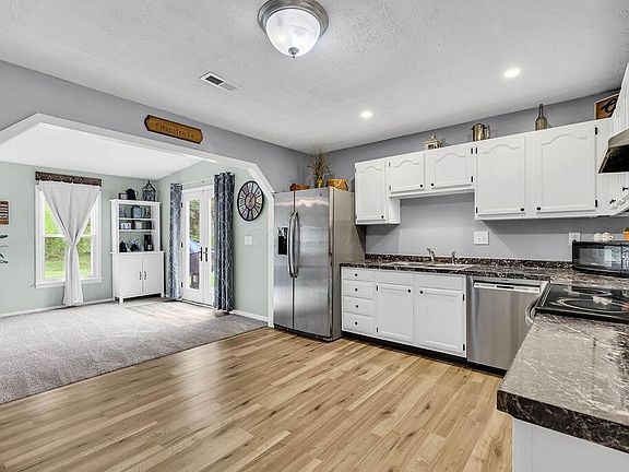 2nd image of 474 Sunset Dr