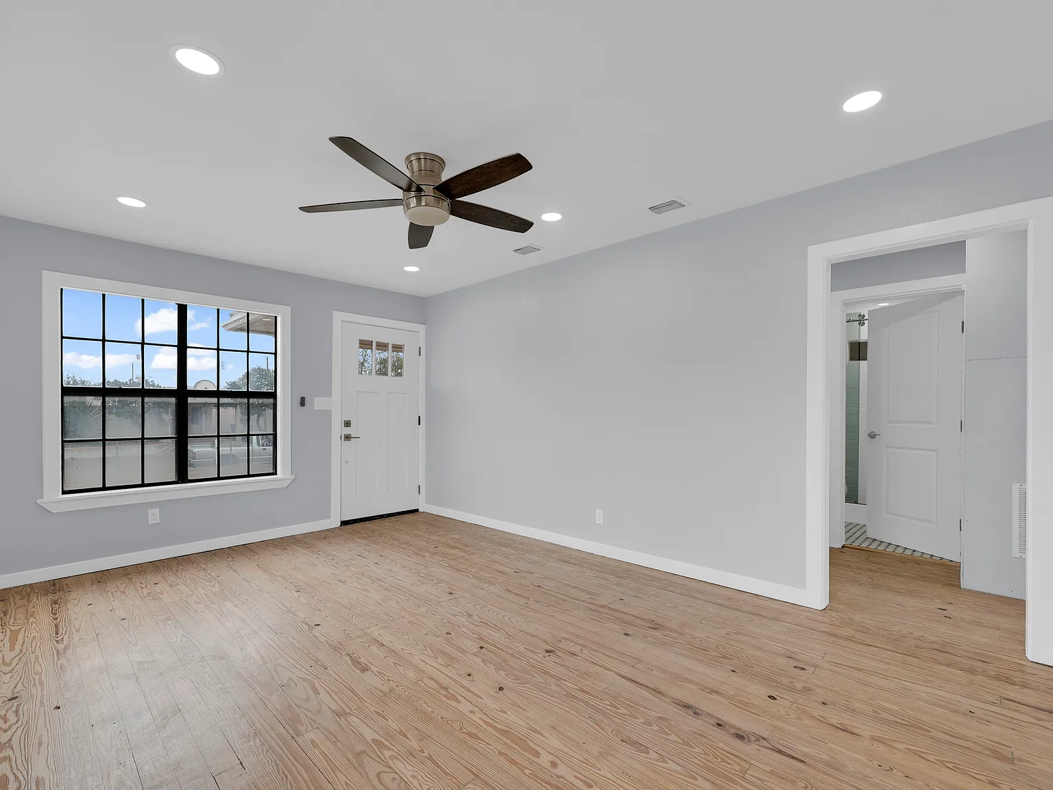 3 bed, 1100 sqft, $1,150 — Photo 3