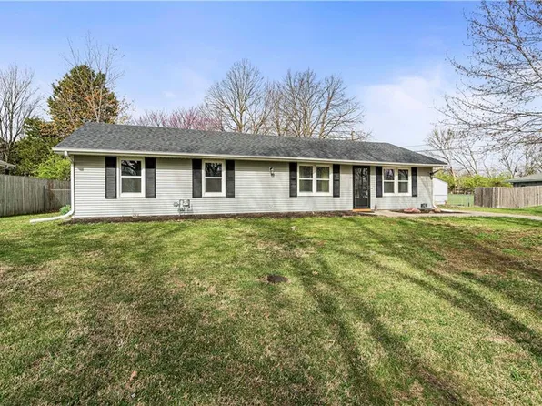 202 20th Ave N, Greenwood, MO 64034