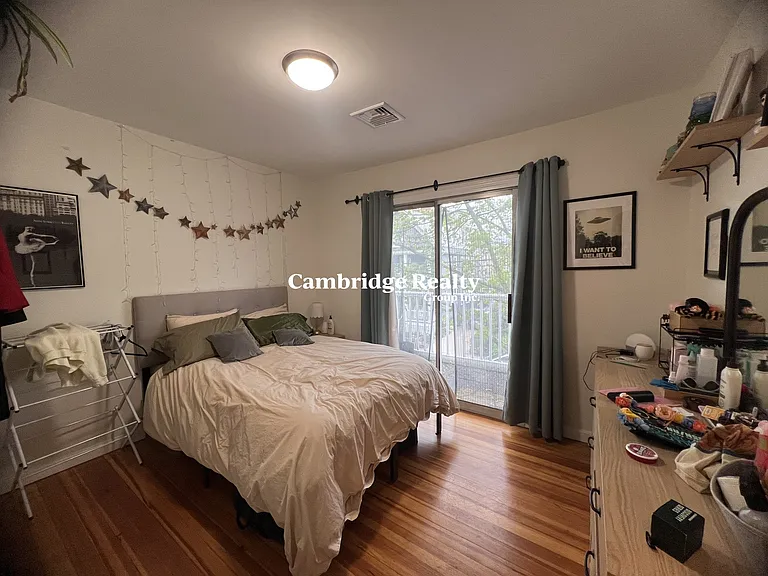52 Raymond Ave — Photo 9