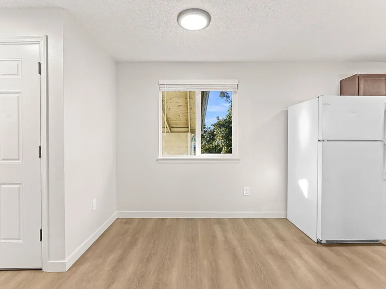Charbern Apartments — Photo 74