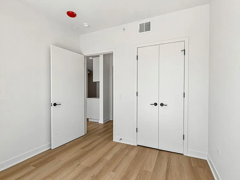1100-15 W Grand Ave #517 — Photo 14