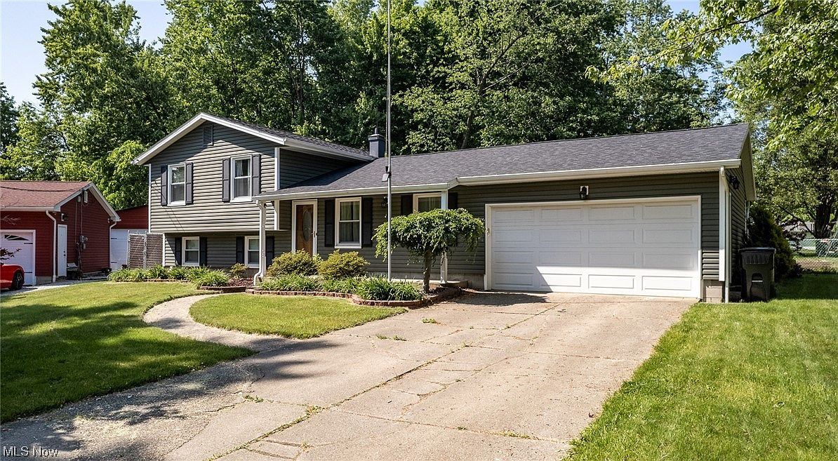 1796 Maple Trace Ct, Youngstown, OH 44515 Zillow