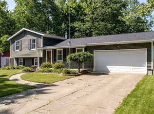 1796 Maple Trace Ct, Youngstown, OH 44515