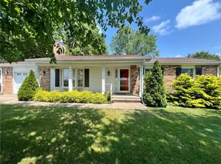 4 W Greenwood Dr, Rossville, IL 60963