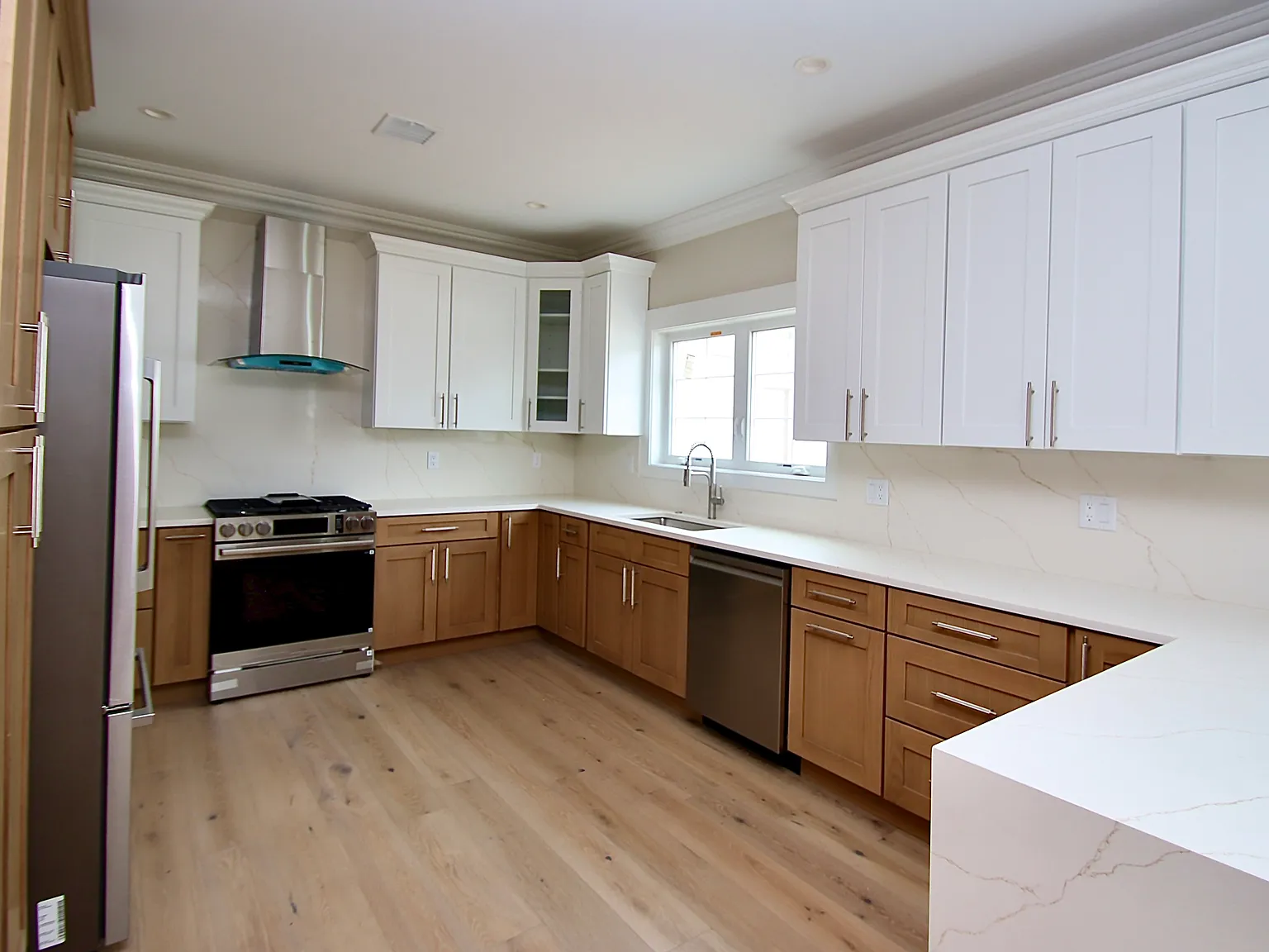4 bed, 2500 sqft, $7,500 — Photo 4