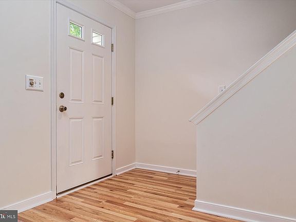 4th image of 8 Edgewood Green Ct