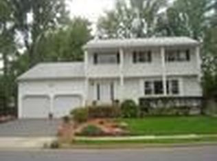 4 Wendy Ct, Edison, NJ 08820