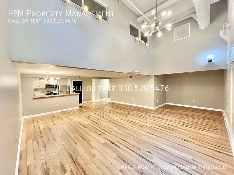 1133 W 9th Street — Photo 45