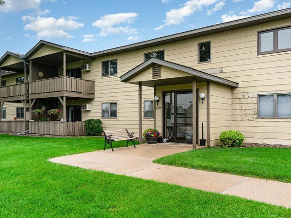 2114 Village Dr APT 125, Red Wing, MN 55066