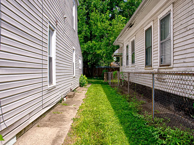 1307 E Market St #1 — Photo 19