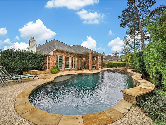 2nd image of 1833 Pembrook Cir