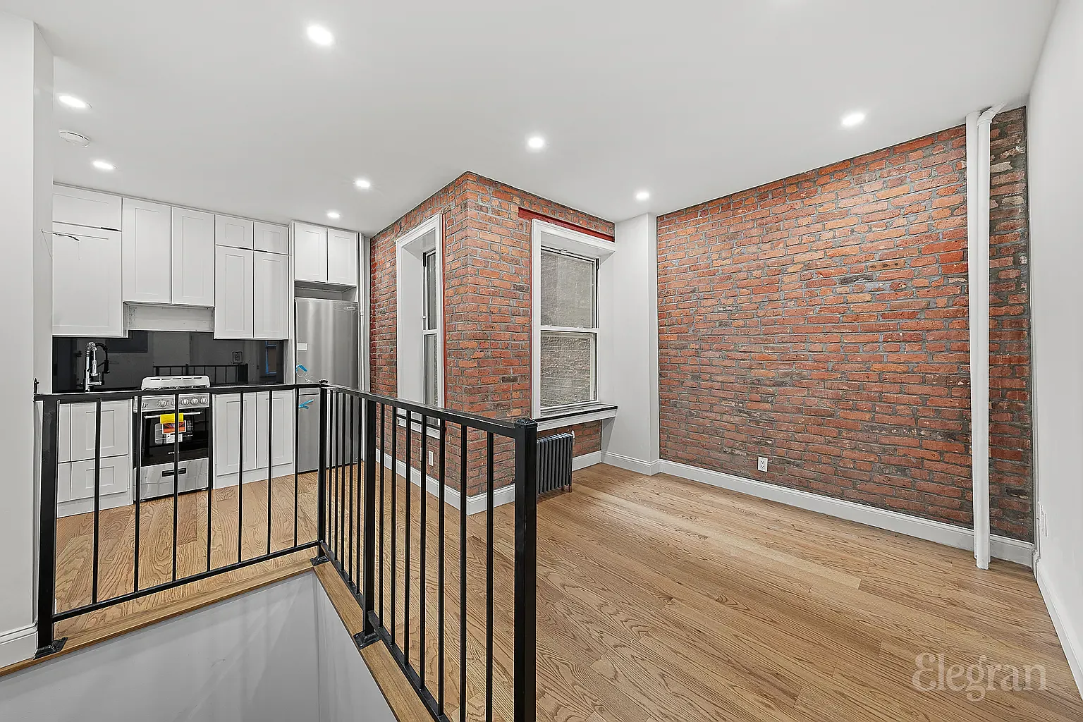 42 Bank Street — Photo 1
