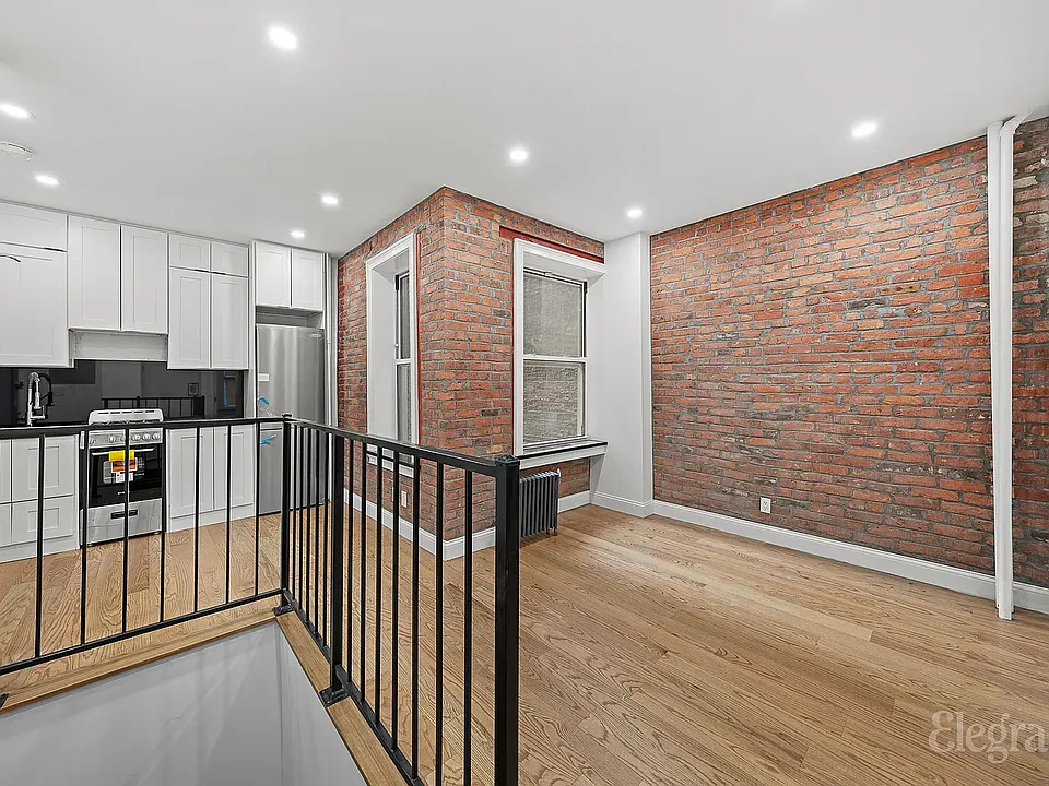 42 Bank St #1