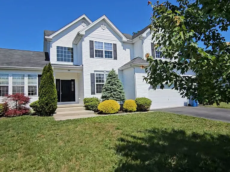 44 Imperial Pl — Photo 1