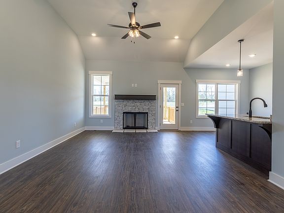 5th image of 2060 Beverly Ct