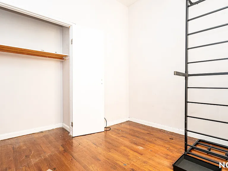 516 Bainbridge St #1R — Photo 15