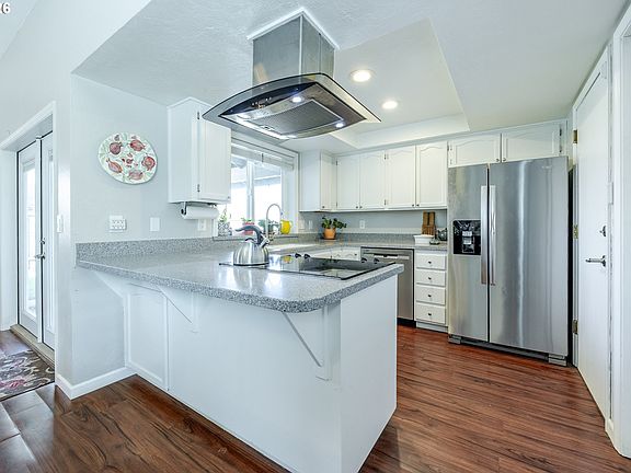 4th image of 4943 Parsons Ave