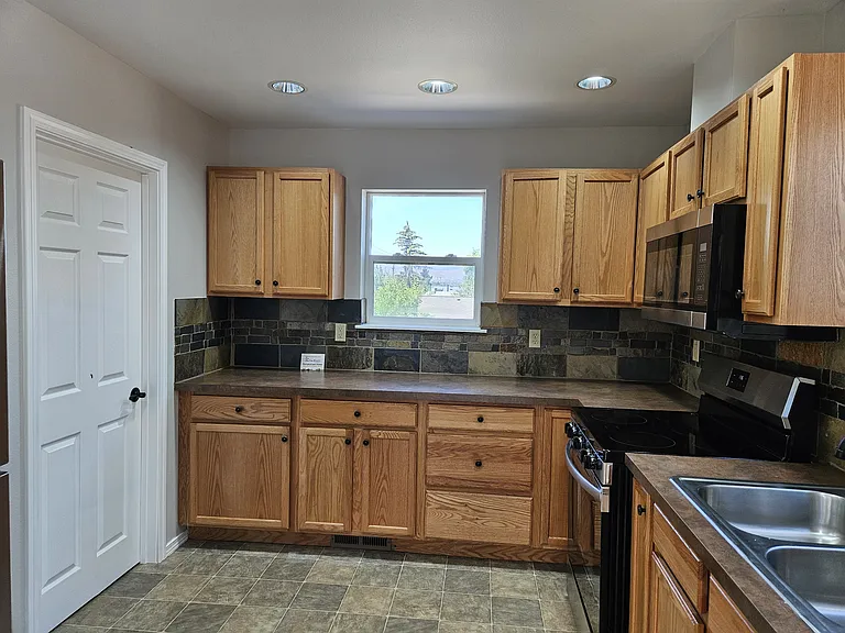 405 W 5th Ave — Photo 4