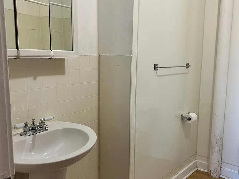 119 S A St #6 — Photo 7