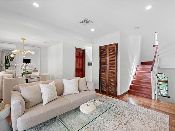 3rd image of 231 Majorca Ave APT C